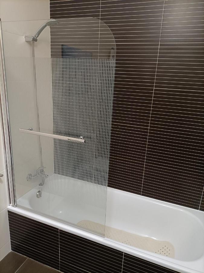 Modern 1Br For 4 - Great For Long Stays, 10 Min To Attractions 加亚新城 外观 照片